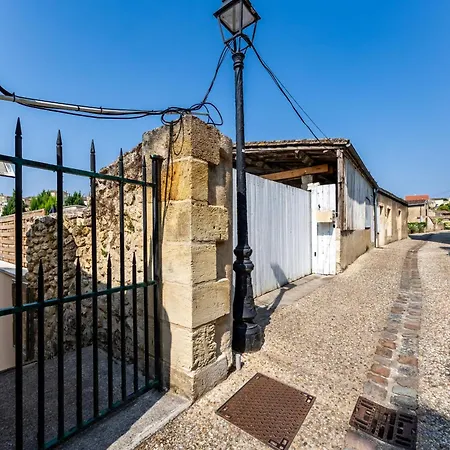 Les Logis De La Tourelle Bed and breakfast 3*